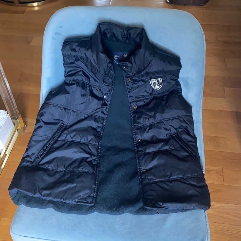 American Eagle Navy Puffer Vest